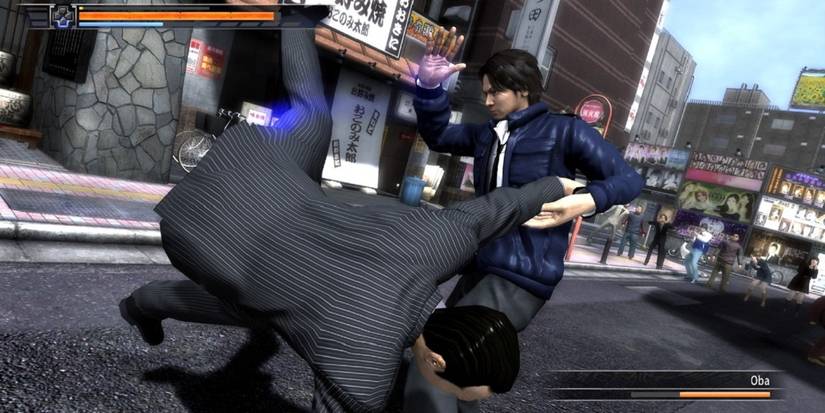 Masayoshi Tanimura grappling an enemy combat screenshot Yakuza 4