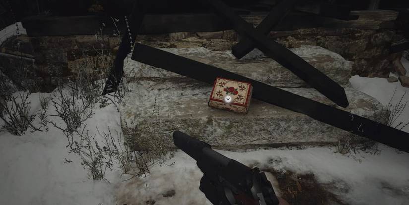 Resident Evil Village - Finding Luizas Necklace Outside Her House