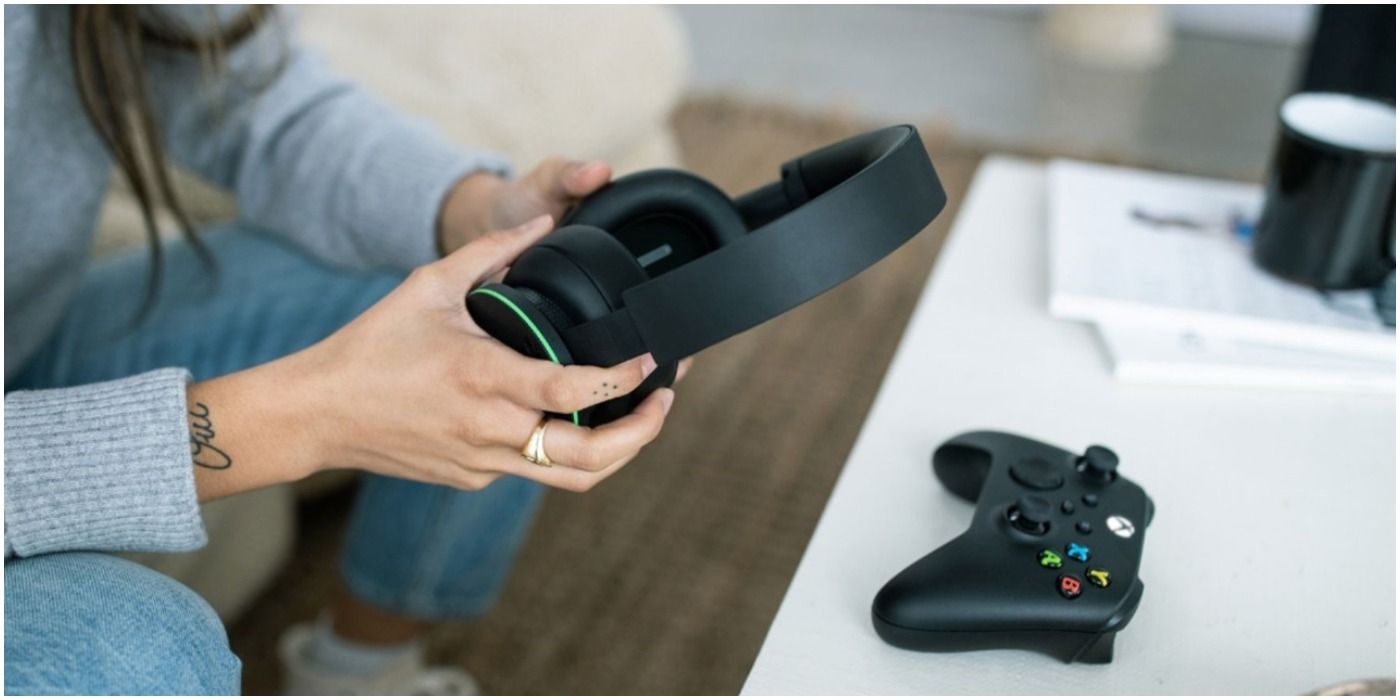 Xbox wireless headset in the hands