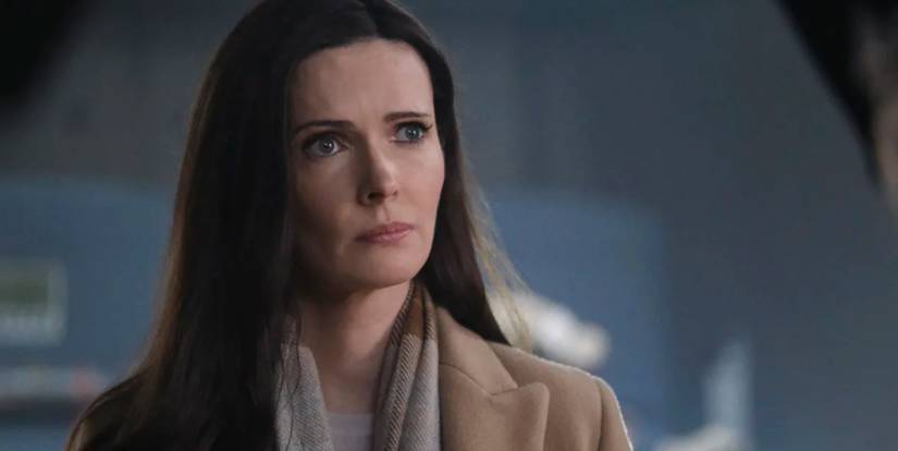 lois in superman and lois s1e08 holding the wrench