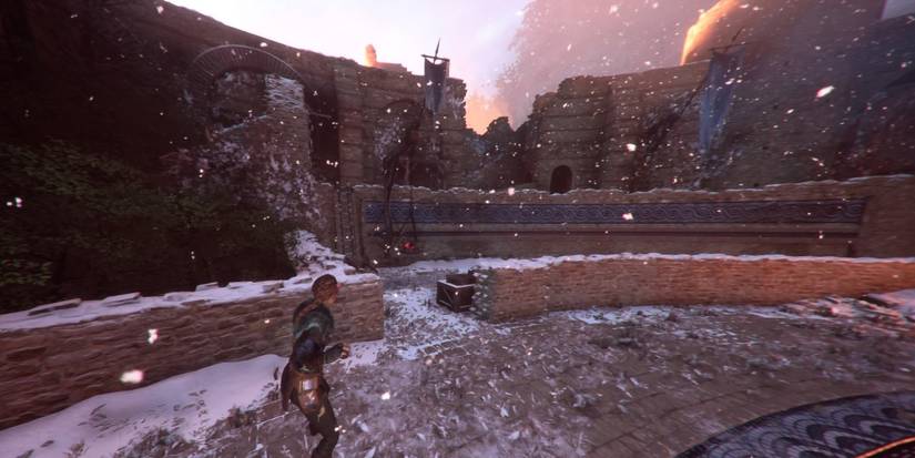 The blue section of the inner courtyard of Chateau d'Ombrage in A Plague Tale: Innocence.