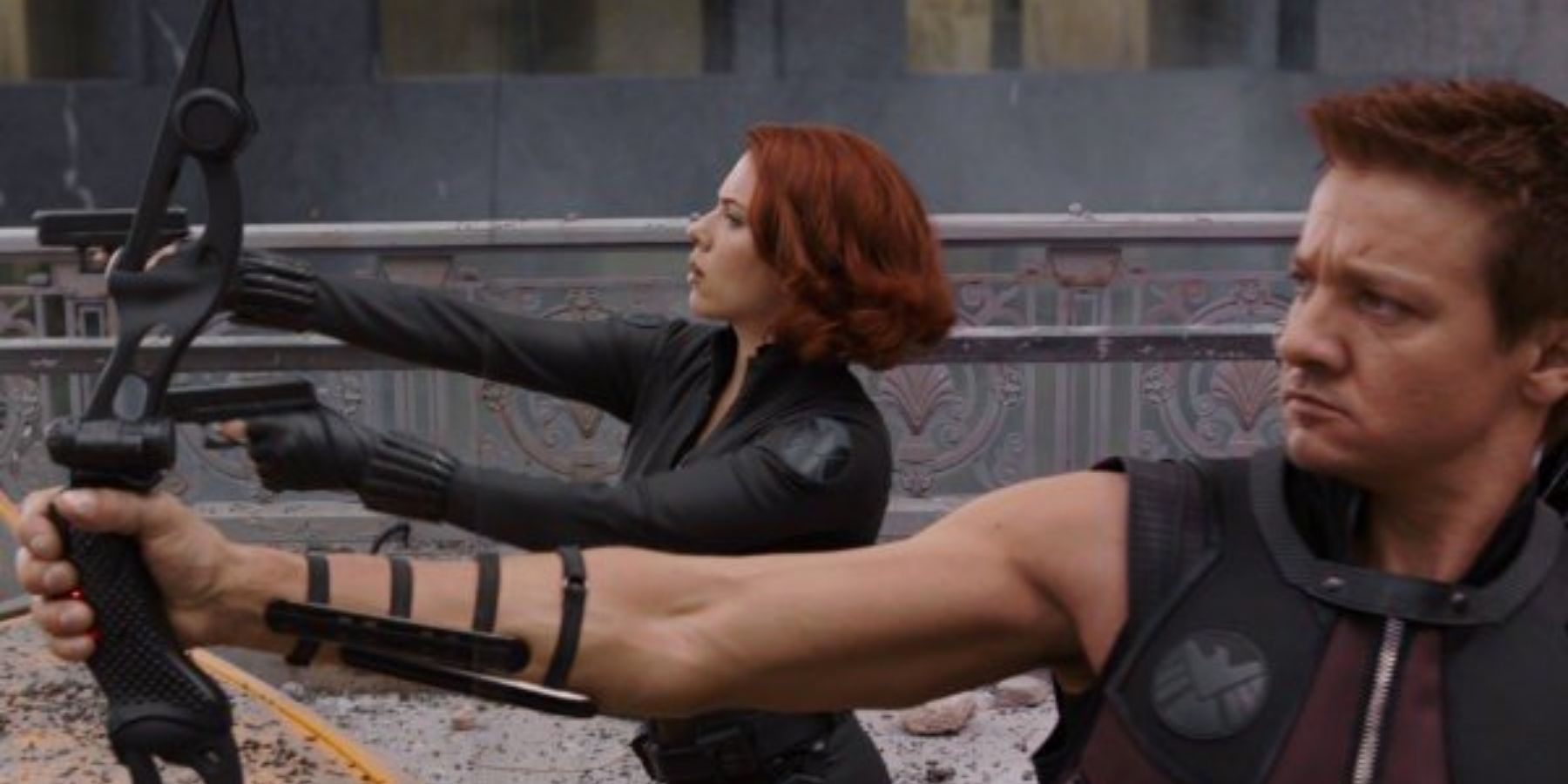 Black Widow and Hawkeye fight side by side in The Avengers
