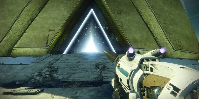 Destiny 2 Player Weilding Tractor Cannon