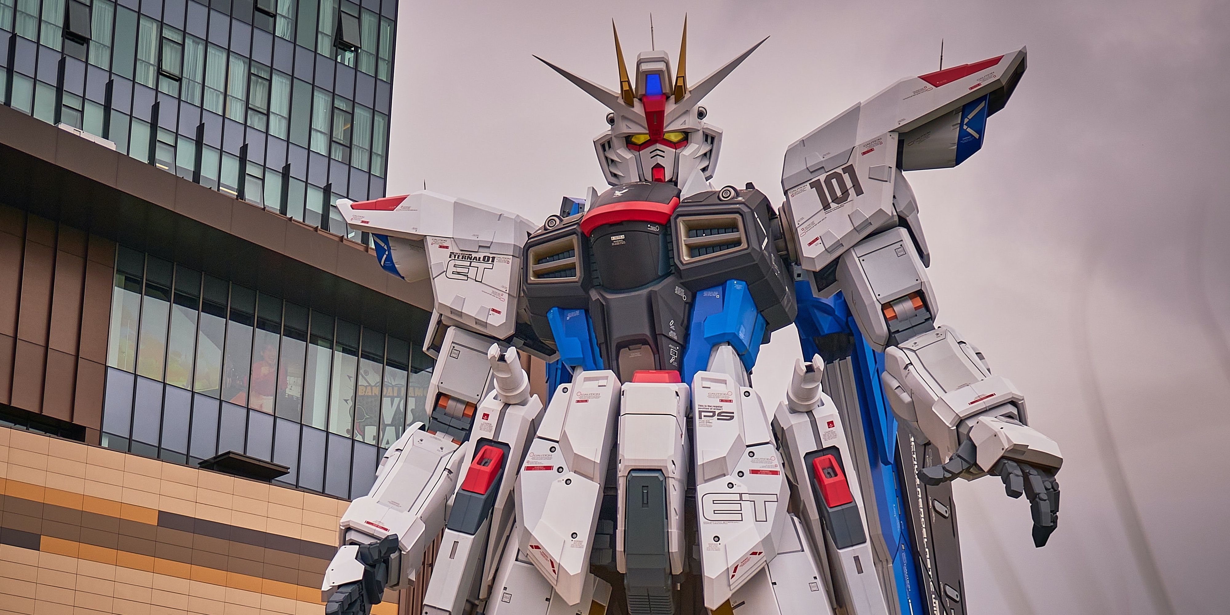 Gundam Base Tokyo Giant Sculpture