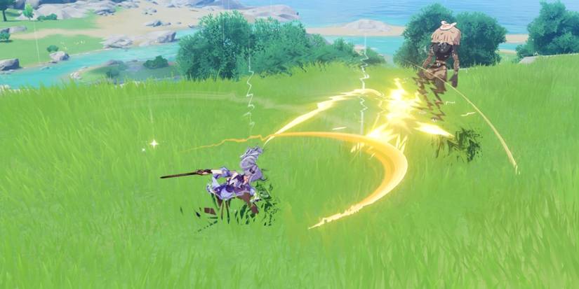 Keqing using her charge attack