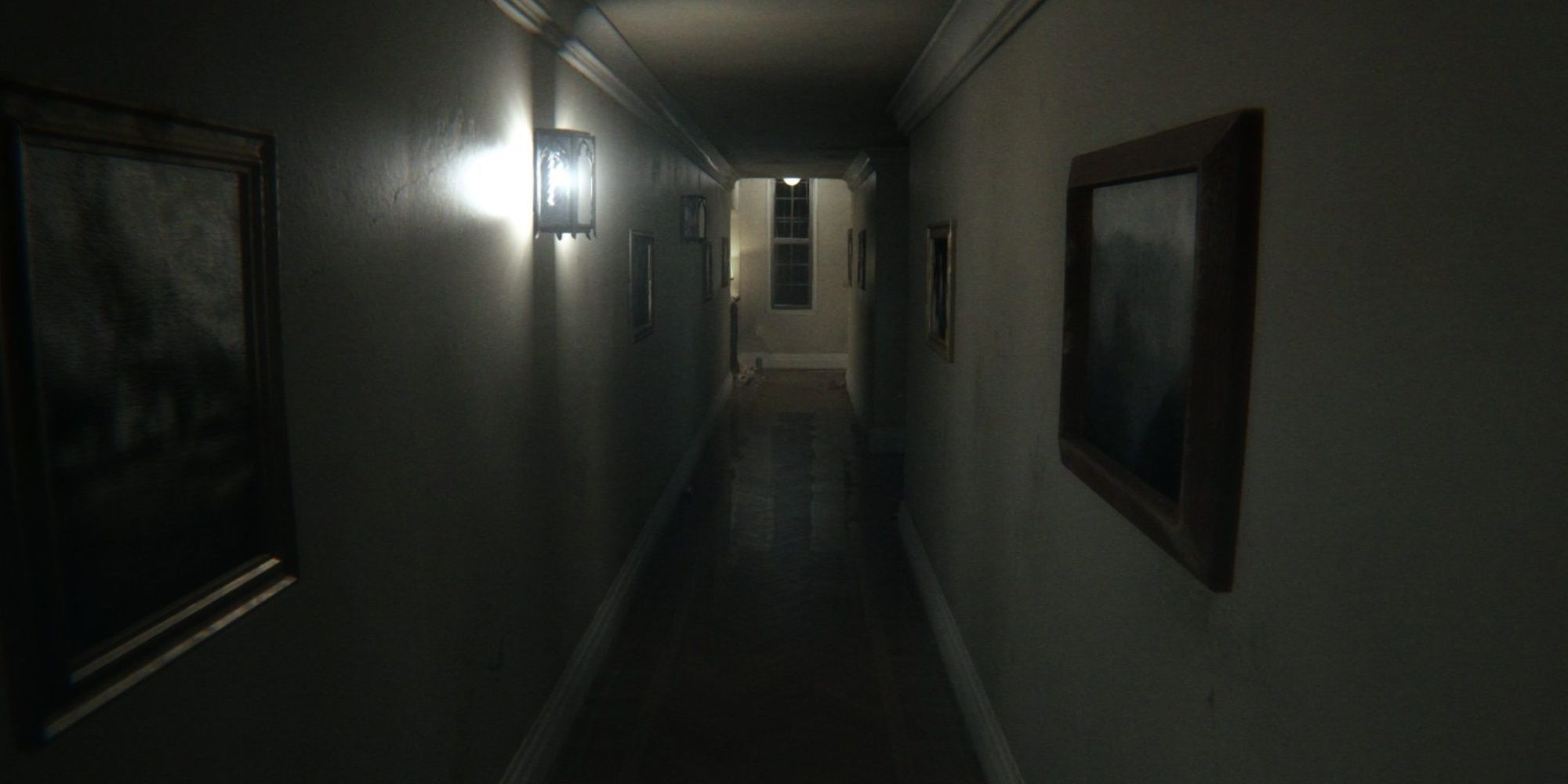PT, первый коридор, картины, окно сзади