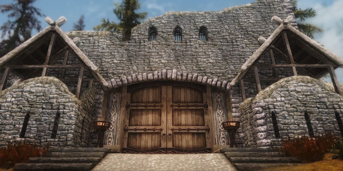 gates of the city of Whiterun from inside