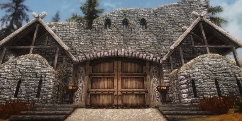 gates of the city of Whiterun from inside