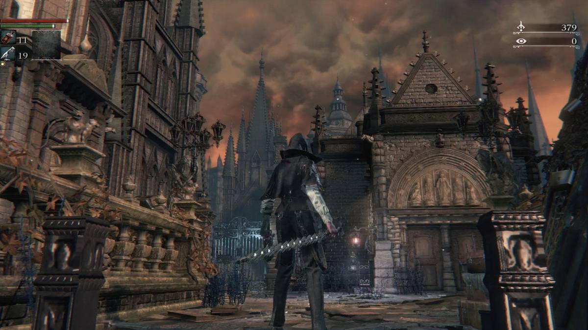 bloodborne-hunter-standing-in-yharnam