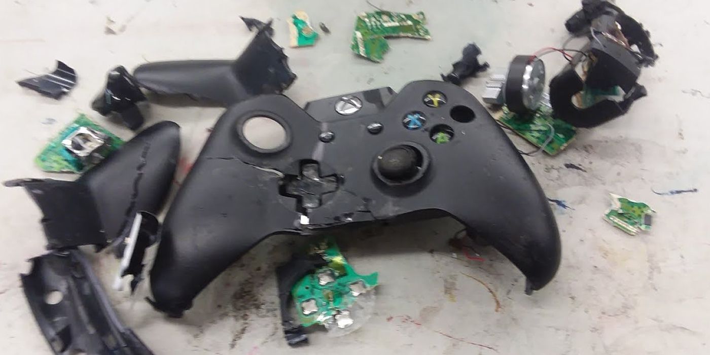 Broken Xbox 360 Controller completely smashed