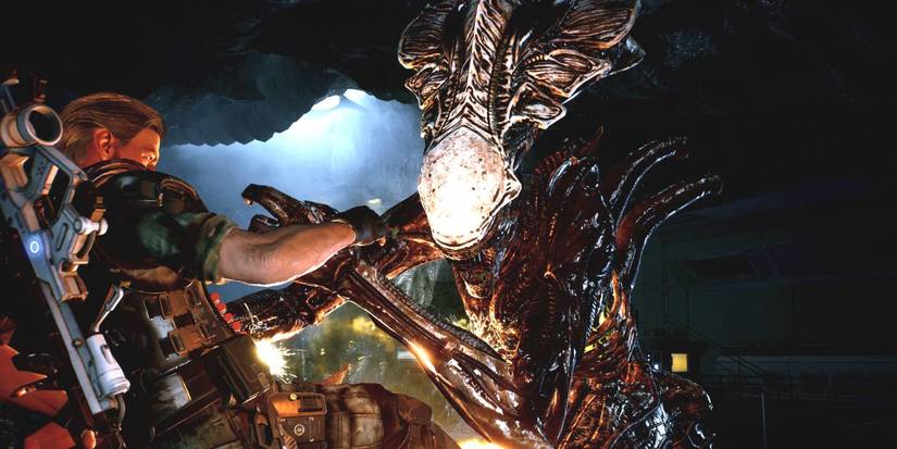 Aliens Fireteam Elite Xenomorph Attacking Marine