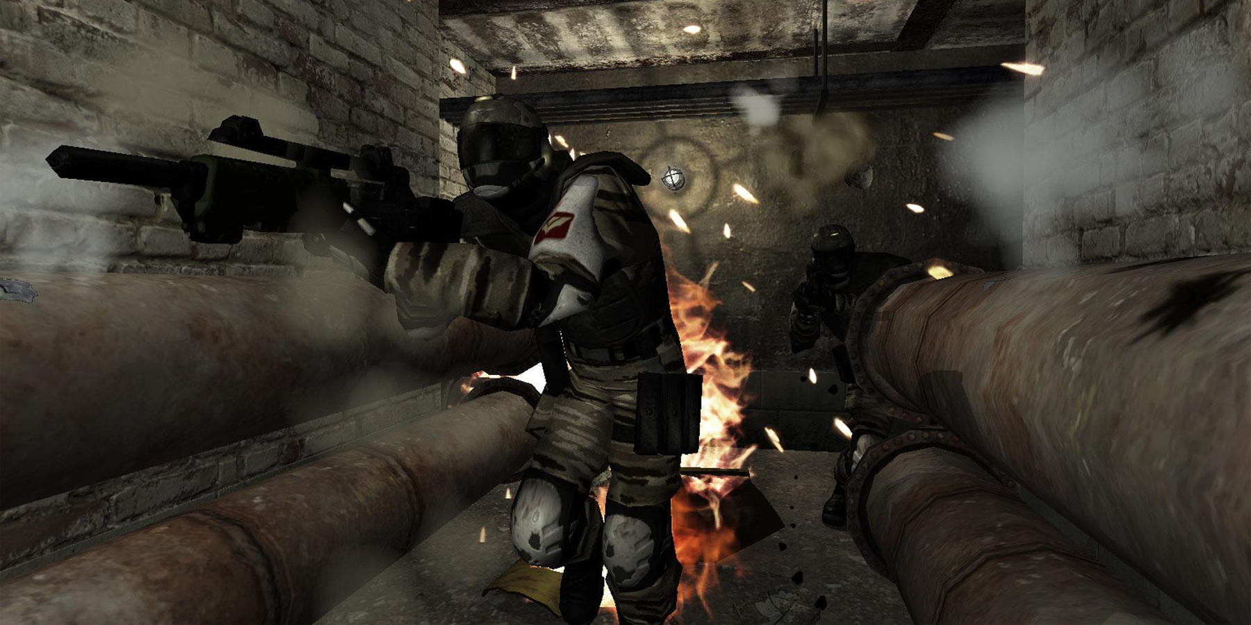 F.E.A.R. soldiers running down a hallway with pipes