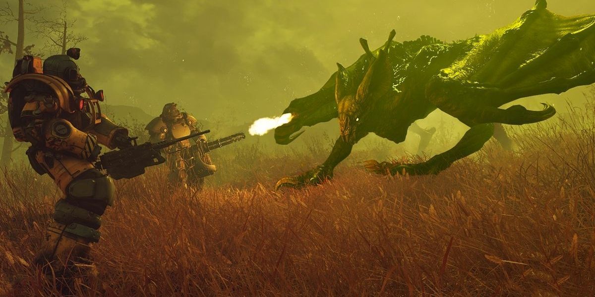 Fallout 76 Players fighting scorchbeast queen