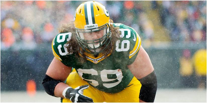 Madden NFL 22 David Bakhtiari Lining Up In The Snow