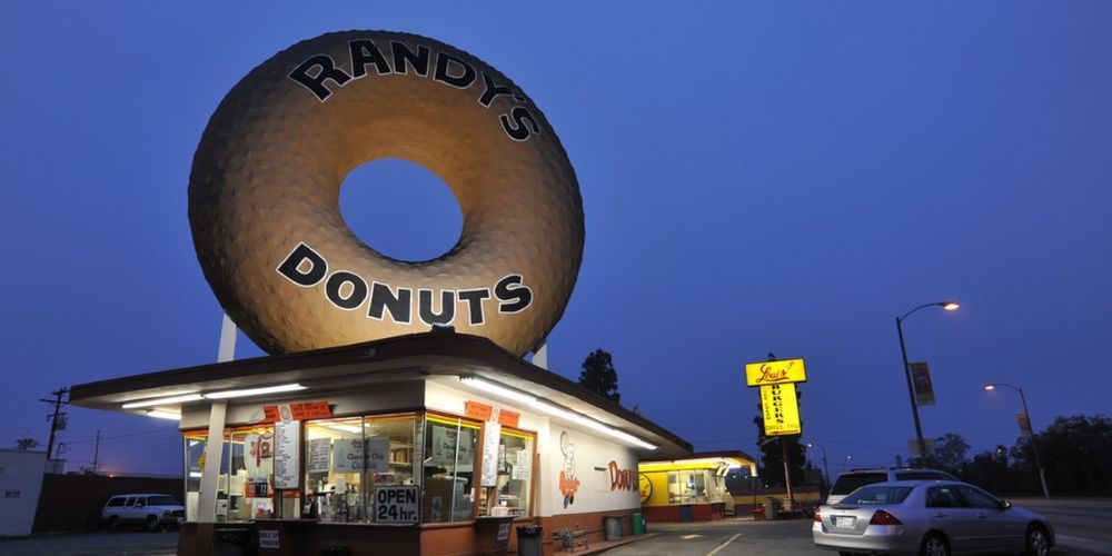 Marvel-Locations-Fans-Should-Visit-Randys-Donuts