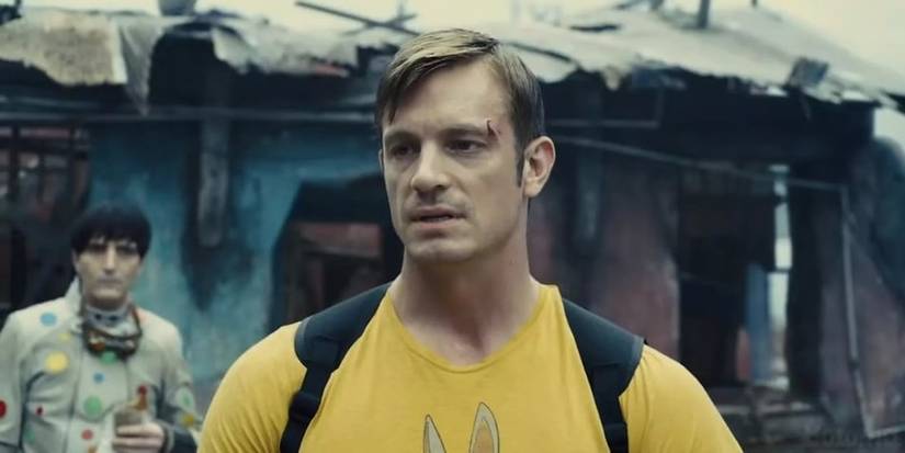 Rick Flag talks to his team in Suicide Squad