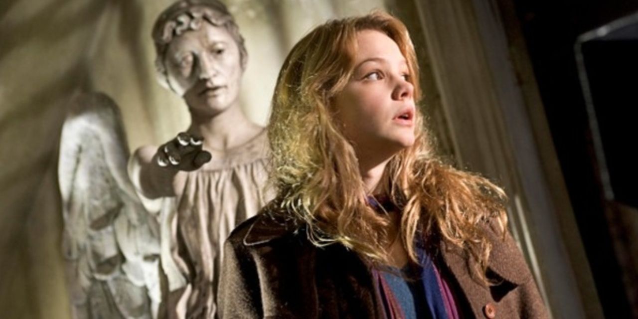 Sally Sparrow faces the weeping angels in Doctor Who