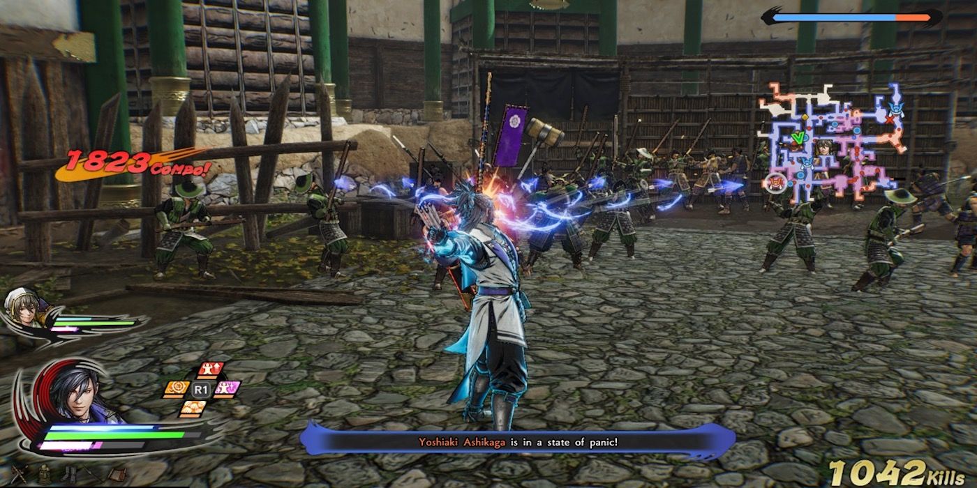 Fighting enemies in Samurai Warriors 5