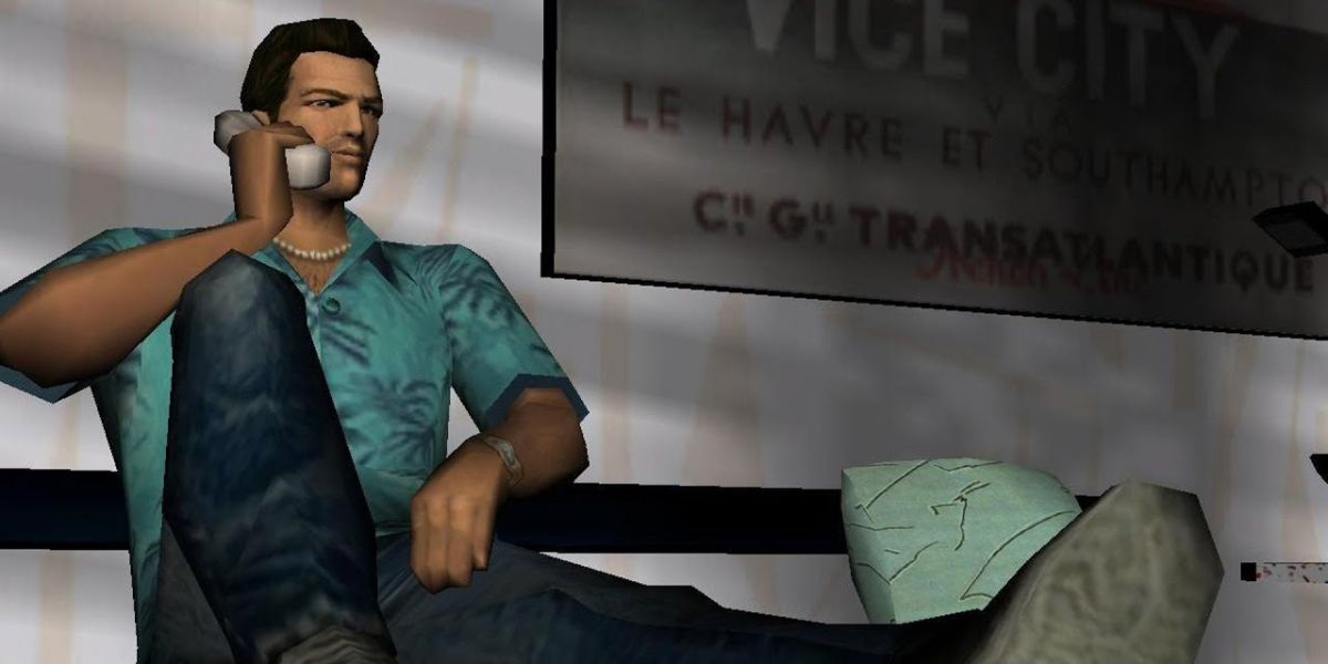 Tommy Vercetti on the phone in GTA Vice City