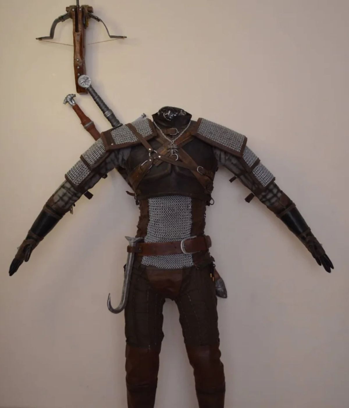 geralt-of-rivia-armor