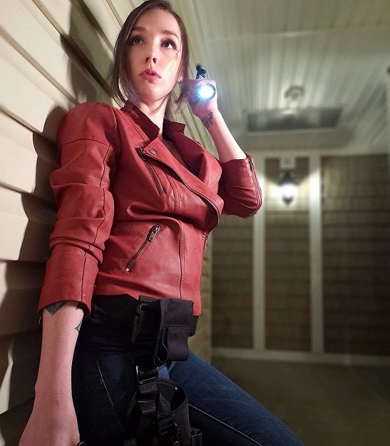 Photograph showing a fan dressed as Claire Redfield from Resident Evil 2.