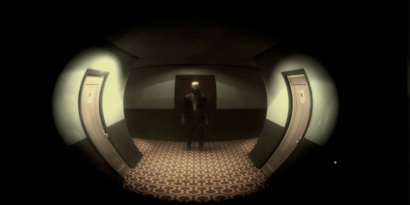 The cop in the hallway in 12 Minutes