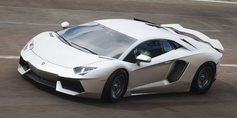 Forza Horizon 4 Lamborghini Aventador LP700-4 side view speeding down raceway