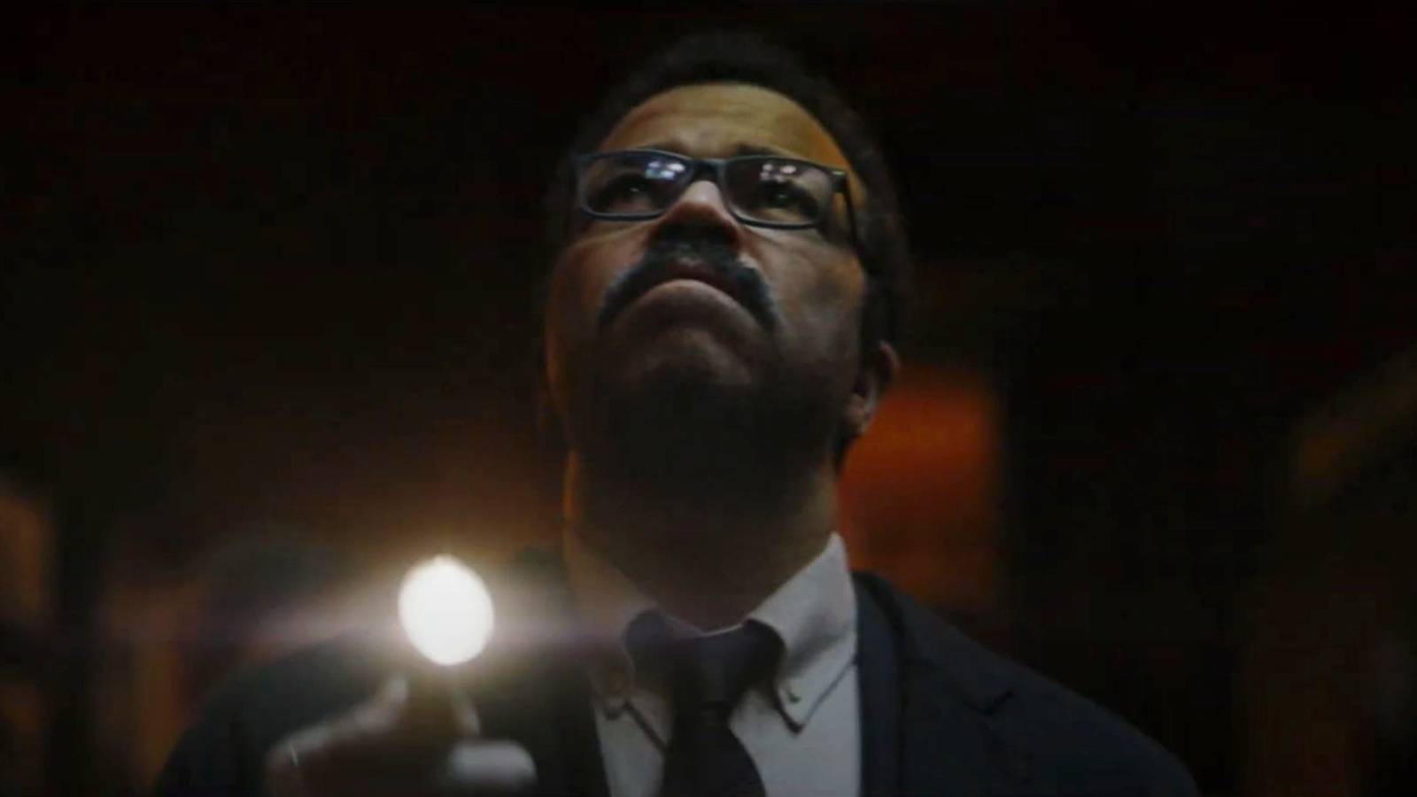 Jim Gordon flashlight Jeffrey Wright