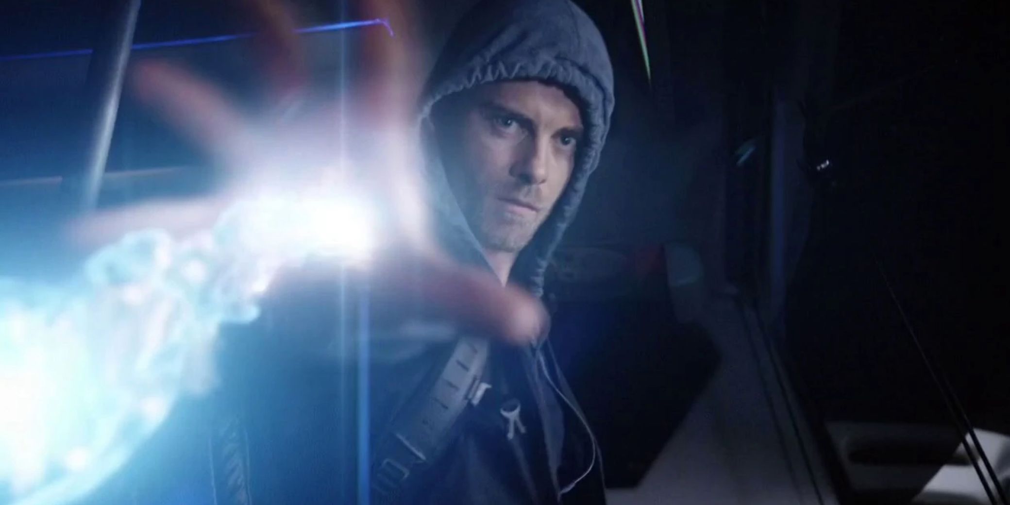 Lincoln Campbell uses his electrical abilities in Agents Of SHIELD