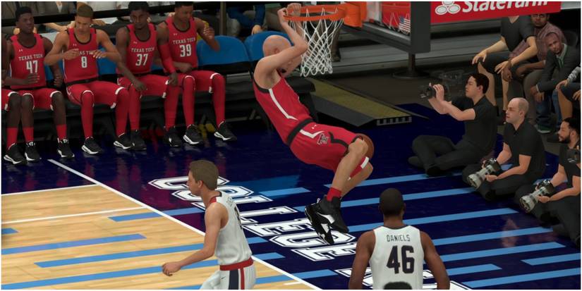 NBA 2K22 Making A Dunk Against Gonzaga