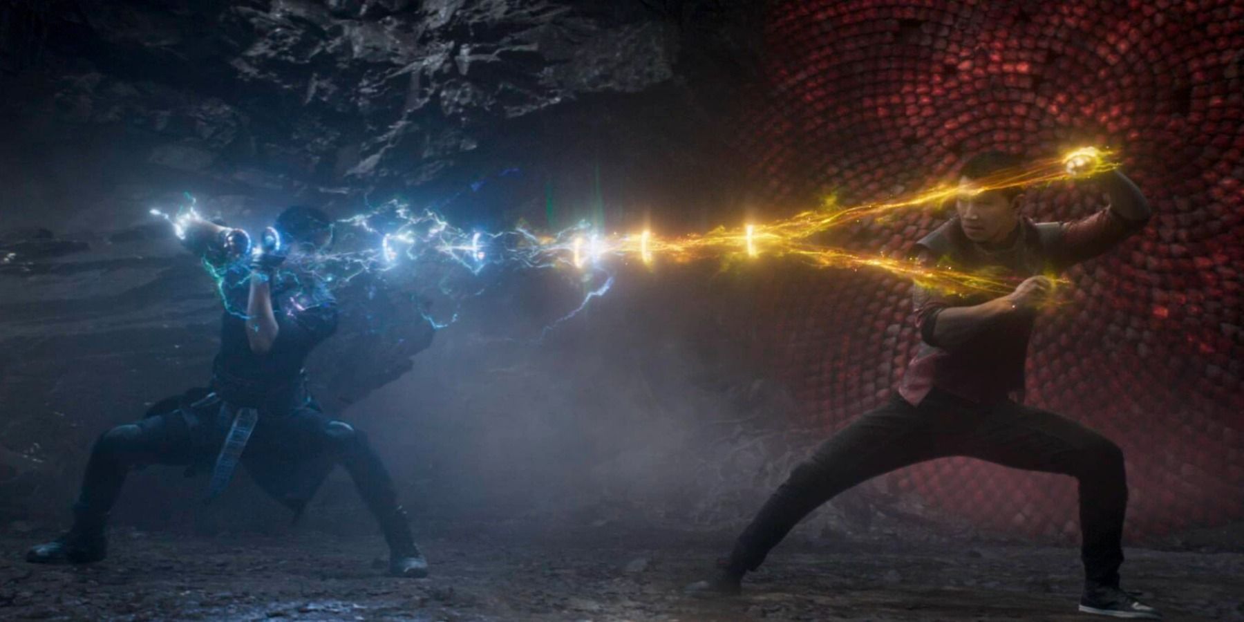 Shang-Chi and Wenwu Mandarin fight with Ten Rings