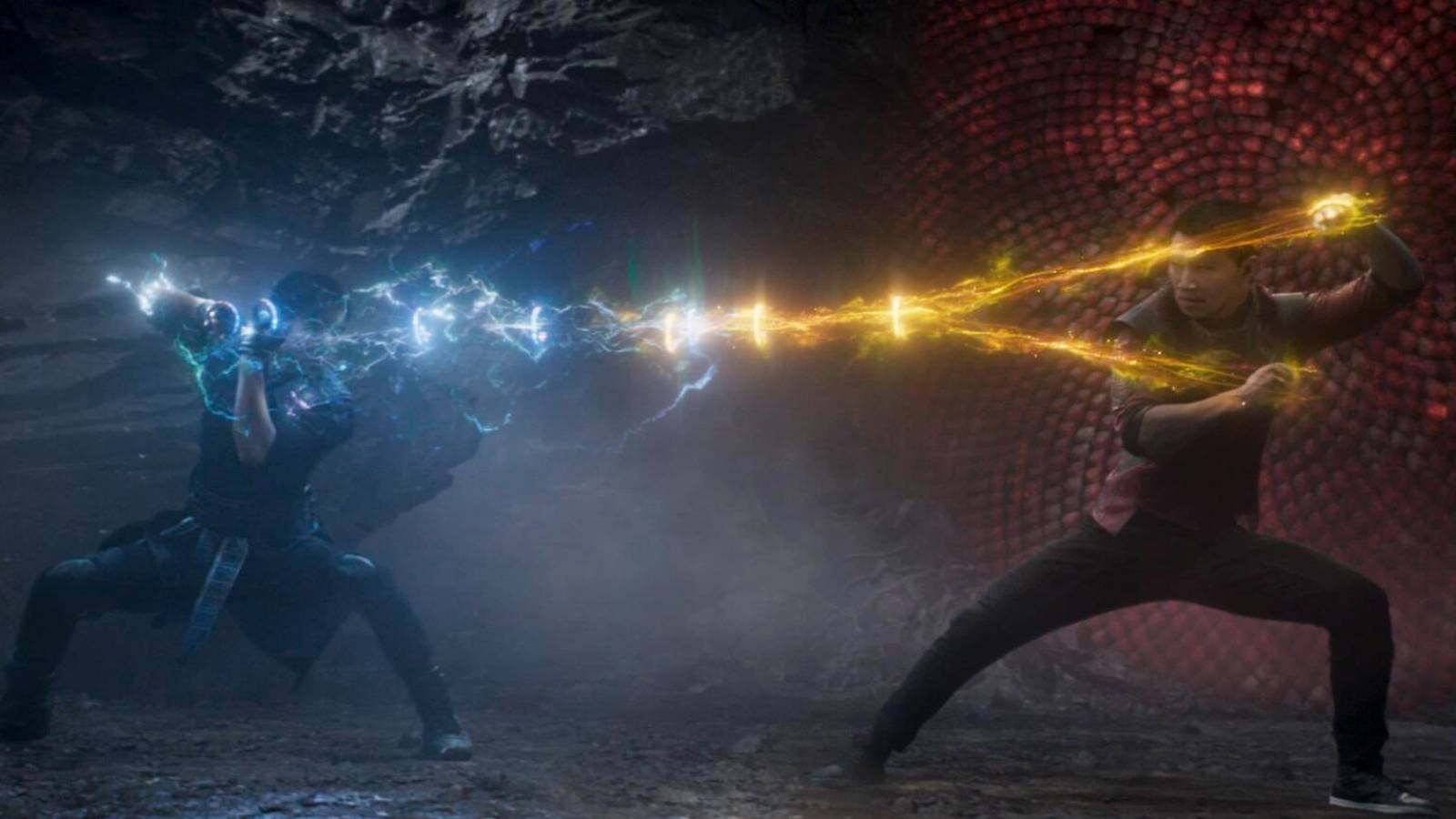 Shang-Chi and Wenwu Mandarin fight with Ten Rings