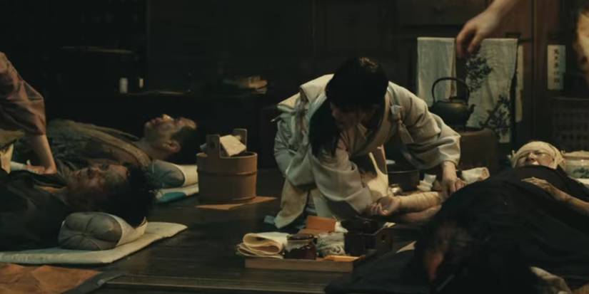 Rurouni Kenshin Megumi helping victims of the Akeboko explosion in Oguni Clinic