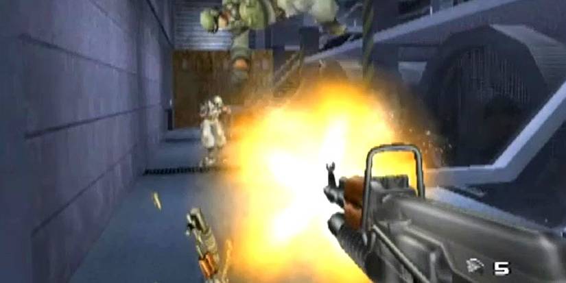 burred shot of player firing on wall-running enemy in Timesplitters 2 PS2