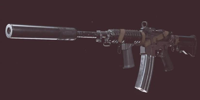 an XM4 assault rifle in Call Of Duty Warzone