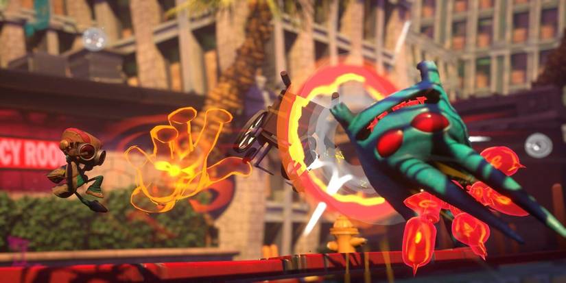 Raz fighting an enemy