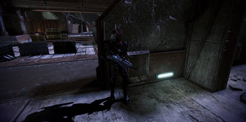 Quarian Holding An Adas Anti-Synthetic Rifle From Mass Effect 3