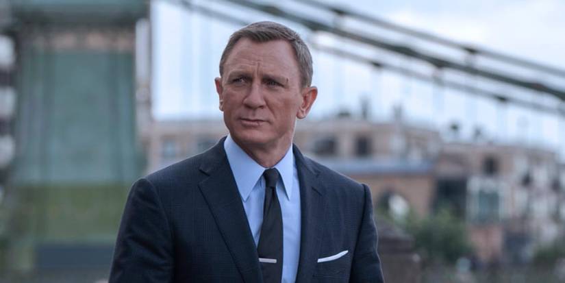 Daniel Craig in suit as James Bond No Time to Die
