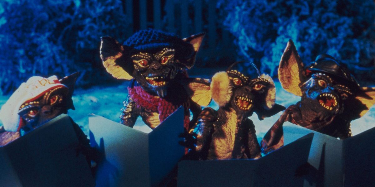 Gremlins 1984 Gremlins caroling together