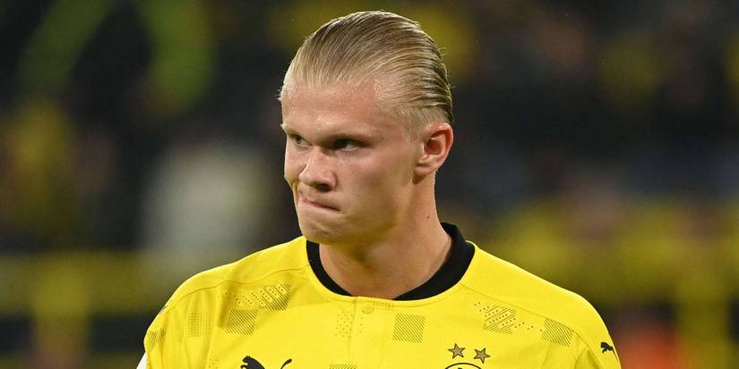 Haaland playing for Dortmund