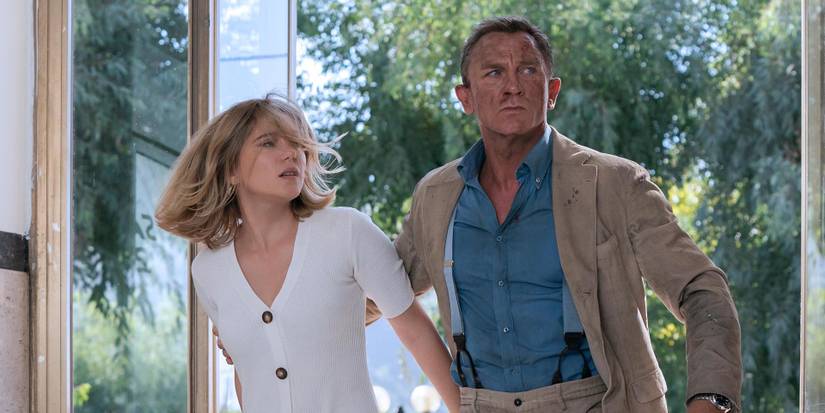 James Bond holding Madeleine in Italy