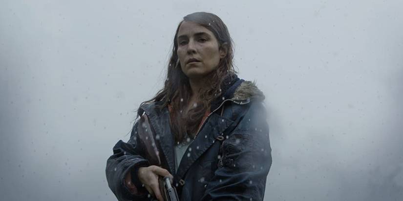 Noomi Rapace in Lamb gun
