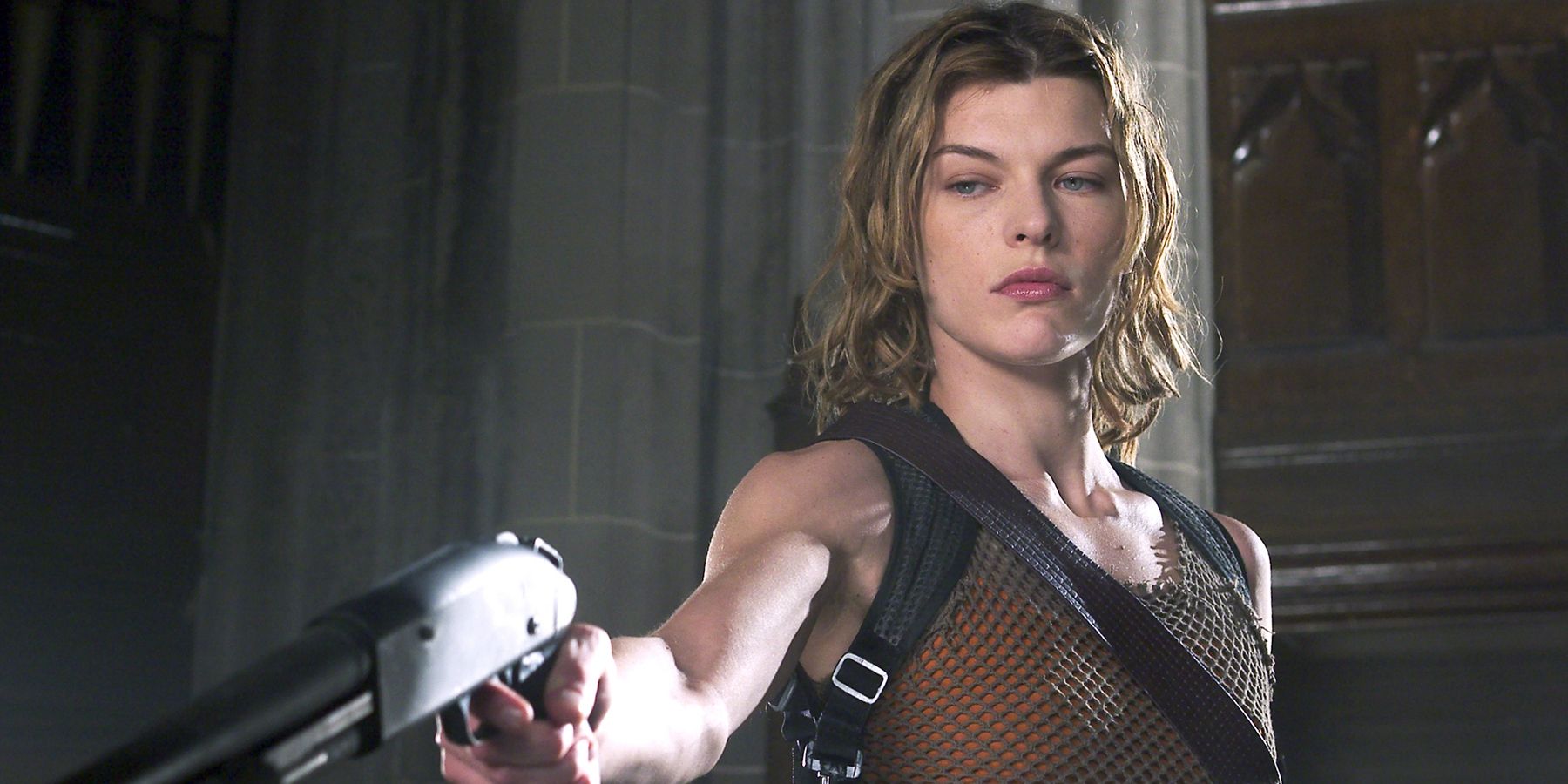 Resident Evil Apocalypse Alice standing with shotgun