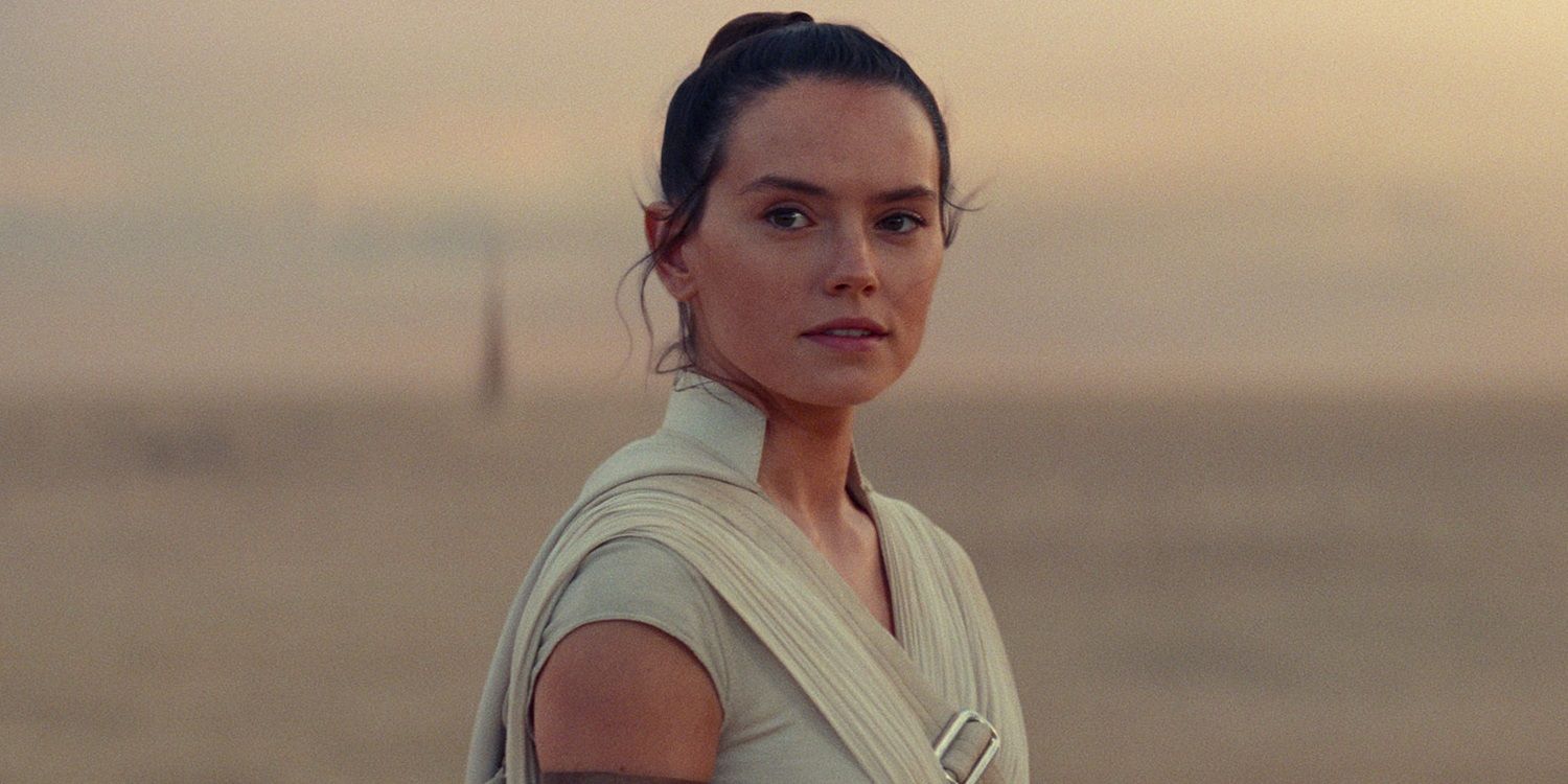 Rey smiling at the end of The Rise of Skywalker