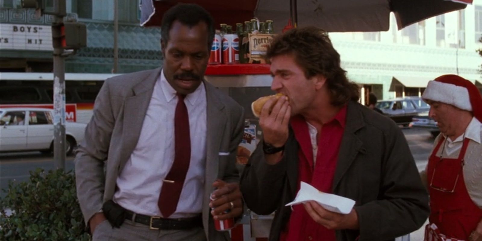 Riggs and Murtaugh at a hot dog stand in Lethal Weapon