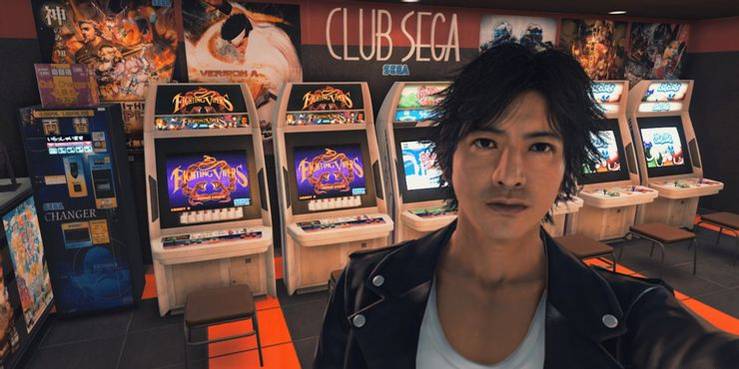 Yagami taking a selfie at Club-Sega