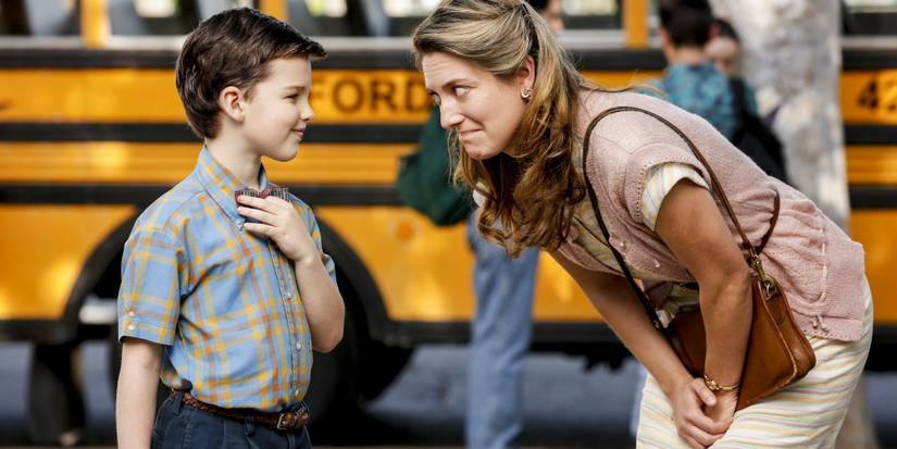 Young Sheldon and his mother outside the school in Young Sheldon