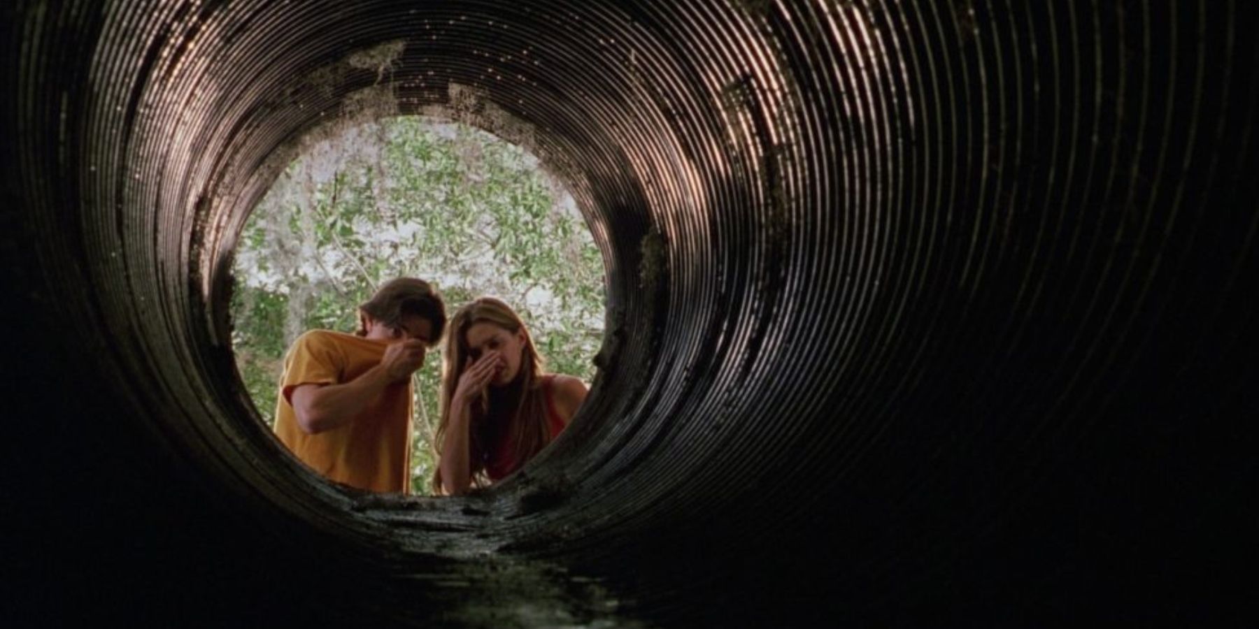 Darry and Trish looking through a pipe in Jeepers Creepers