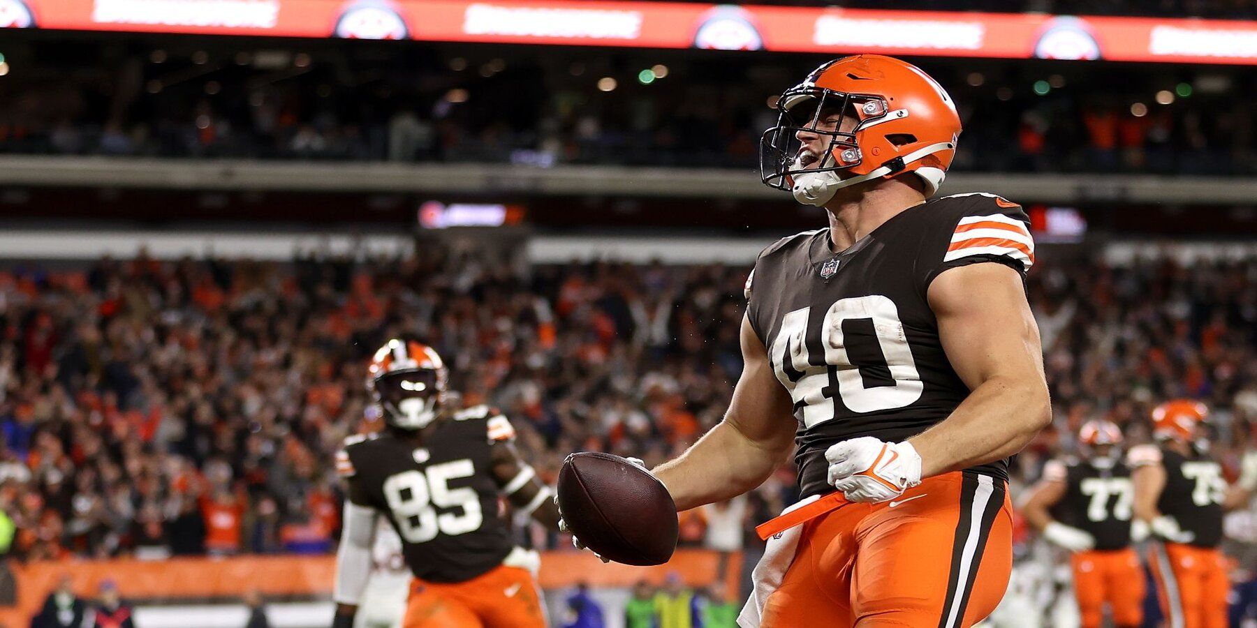 Cleveland Browns Fullback Johnny Stanton Poses With Critical Role T-Shirt