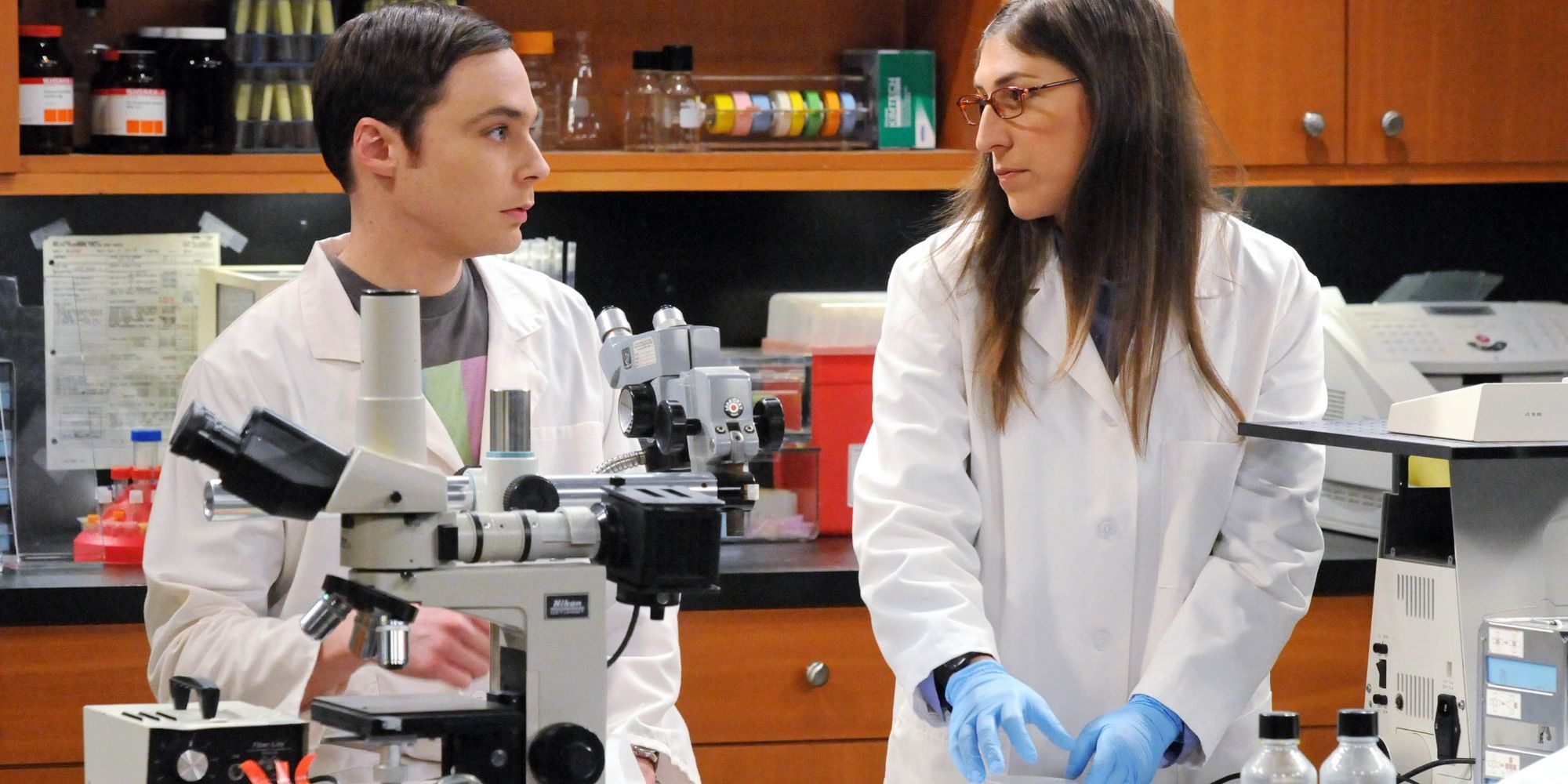 Sheldon and Amy work together in Amy's lab in The Big Bang Theory